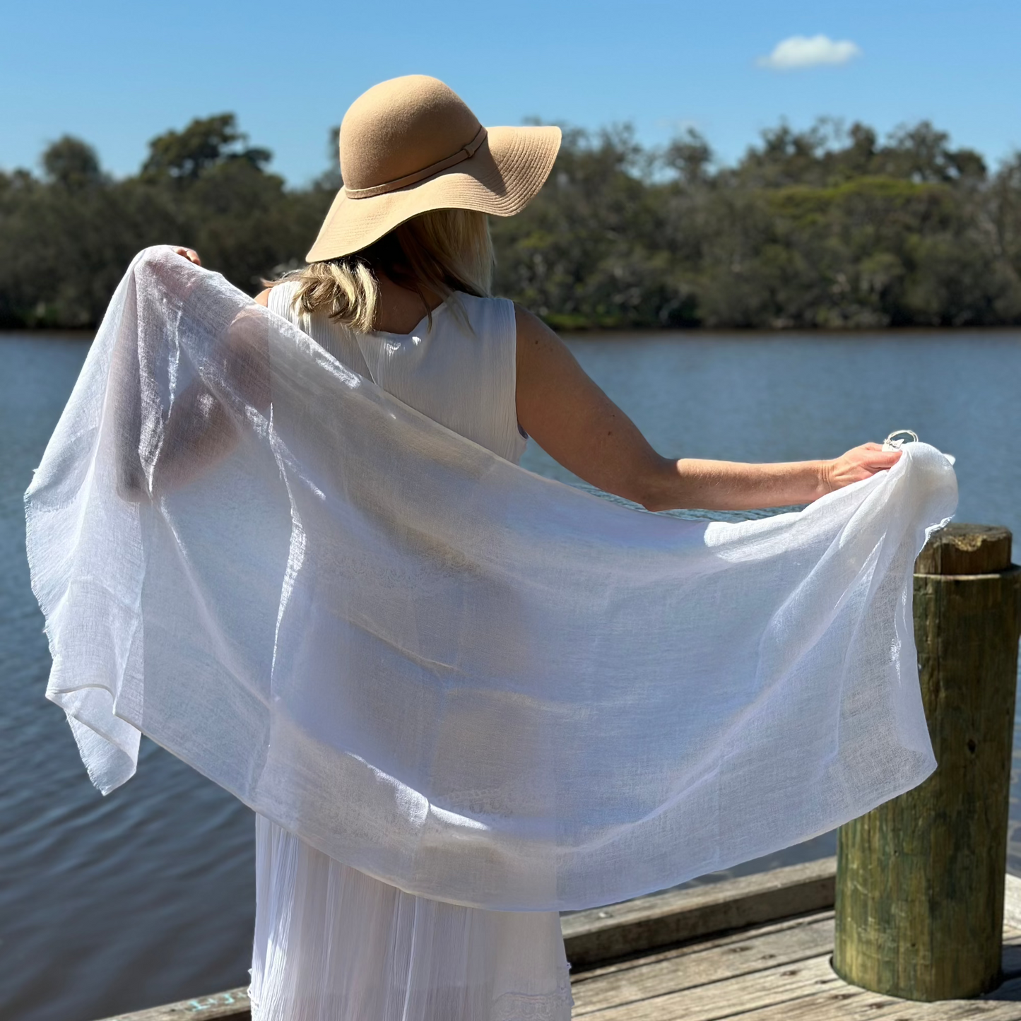 Marseille Linen Scarf in White