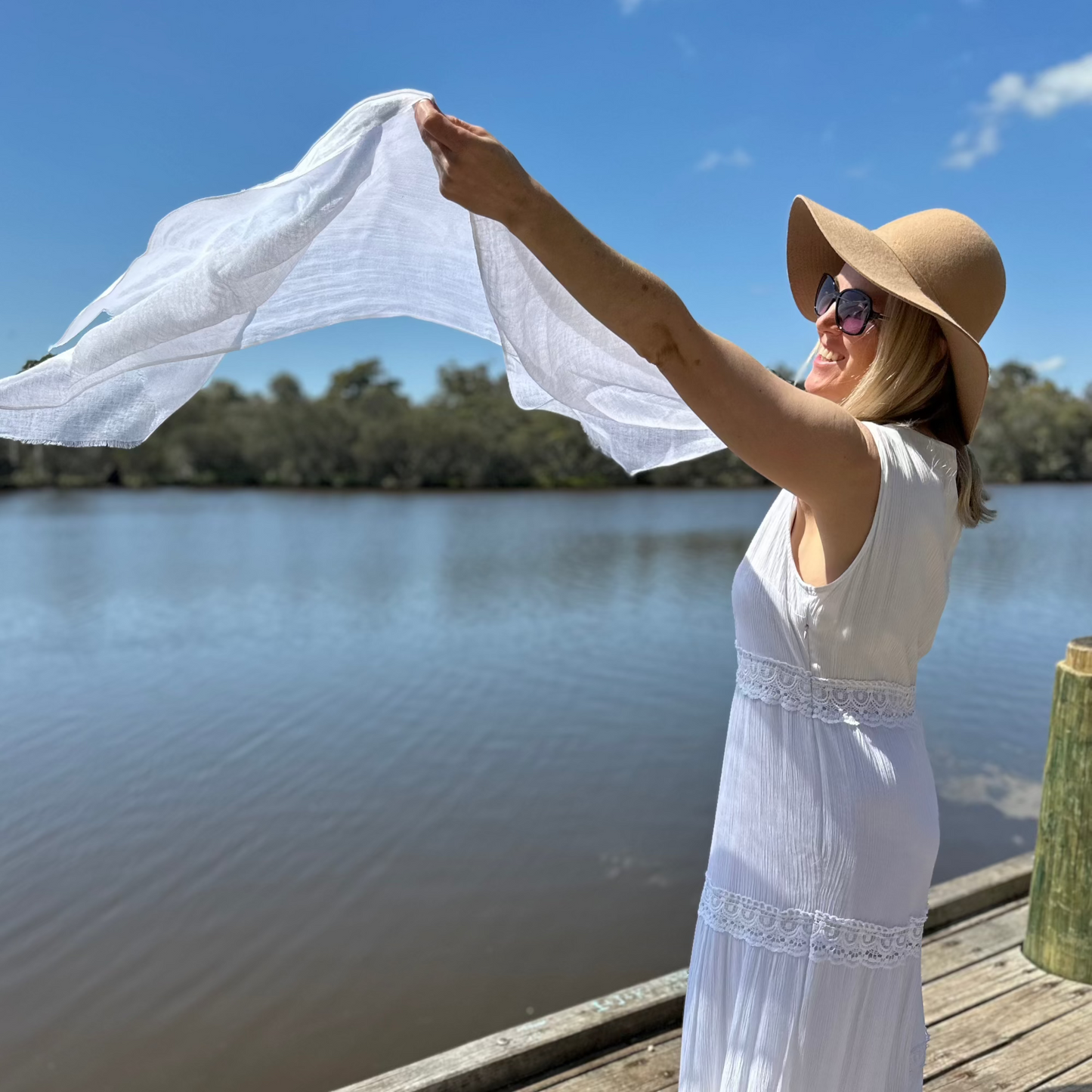 Marseille Linen Scarf in White